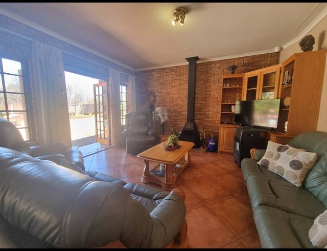 3 BEDROOM HOUSE FOR SALE IN VANDERBIJLPARK SE 4